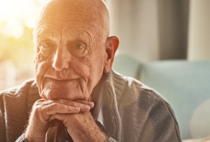 El silencioso desafío de cuidar a una persona mayor
